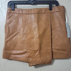 Iris Basic faux leather Skort camel color BNWT